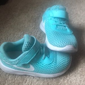 Nike girl shoes